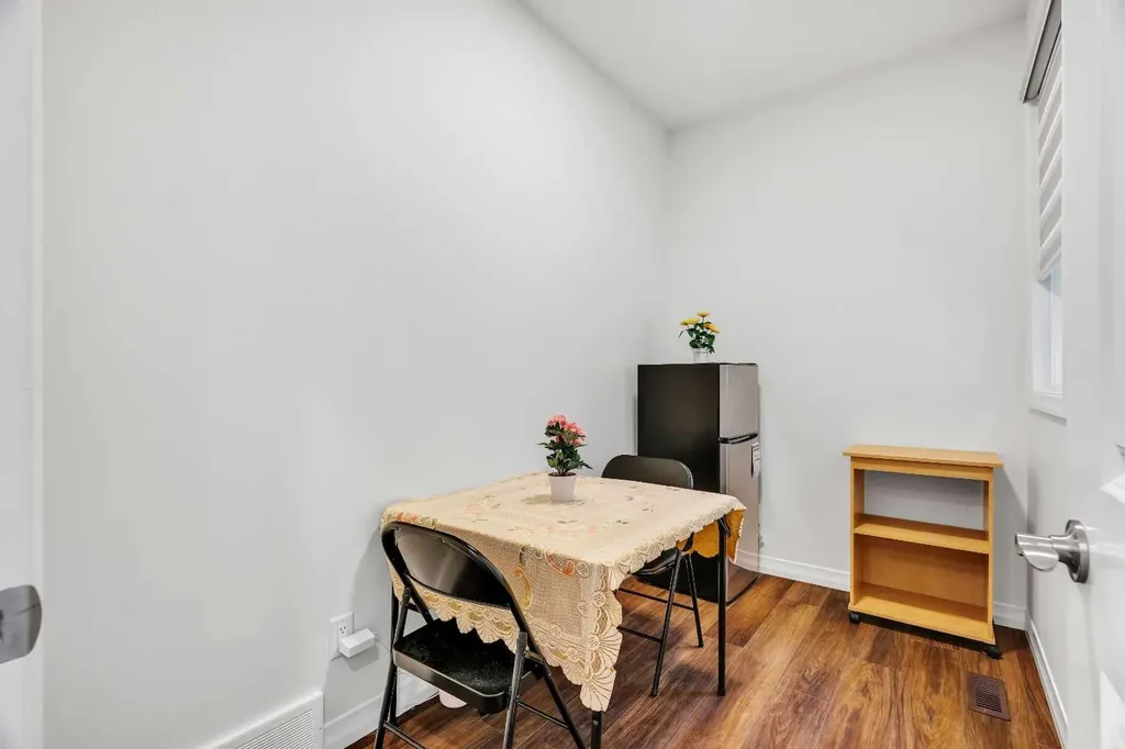 244 Lucas Way NW Calgary AB T3P 1M4