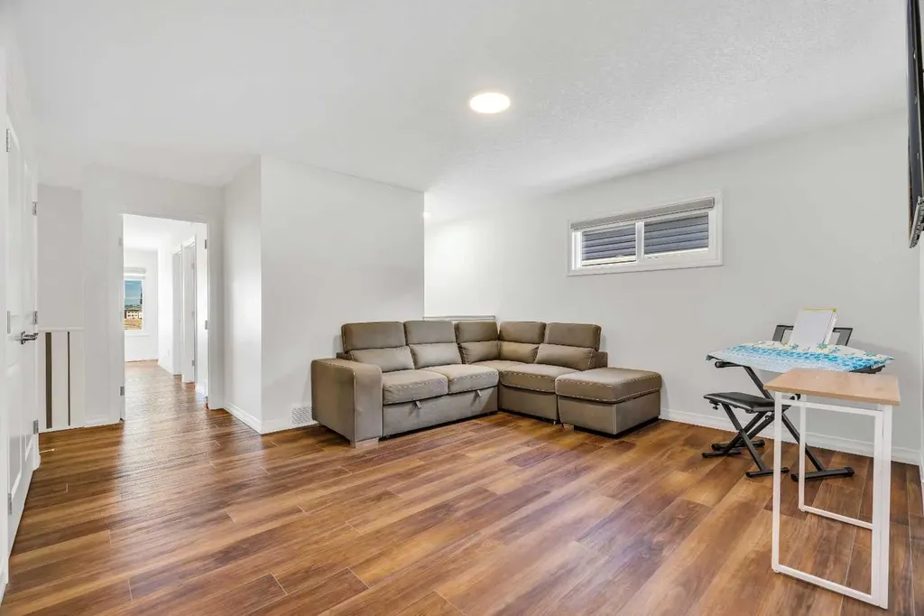 244 Lucas Way NW Calgary AB T3P 1M4