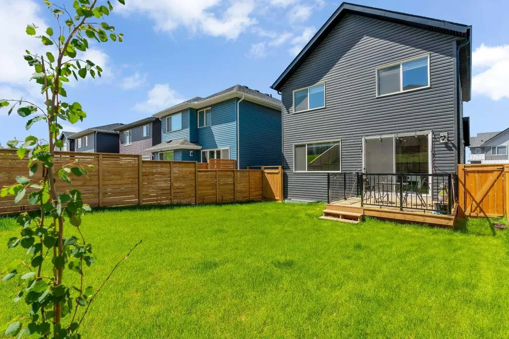 244 Lucas Way NW Calgary AB T3P 1M4