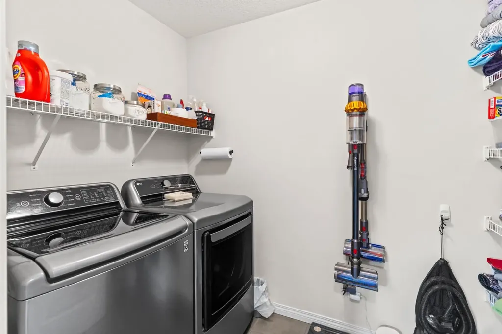 27 Heritage Rise Cochrane AB T4C 2R4