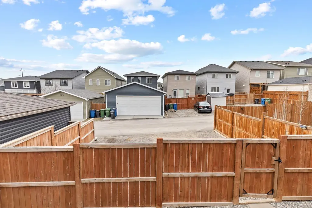 27 Heritage Rise Cochrane AB T4C 2R4
