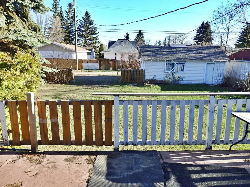 4812 51 Avenue Vermilion AB T9X 1T3