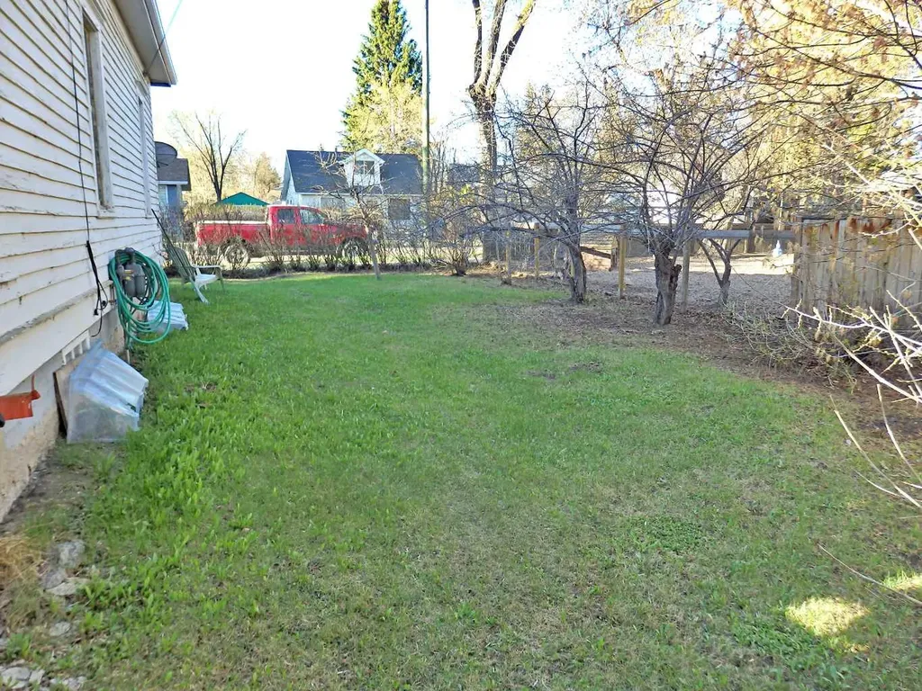 4812 51 Avenue Vermilion AB T9X 1T3