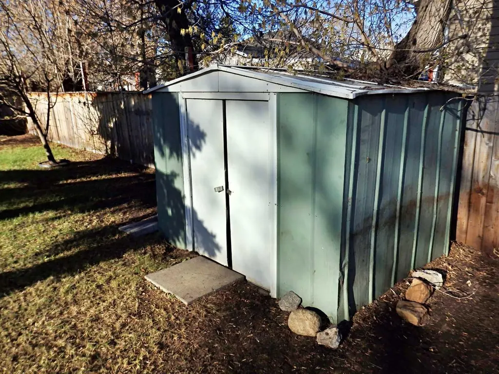 4812 51 Avenue Vermilion AB T9X 1T3