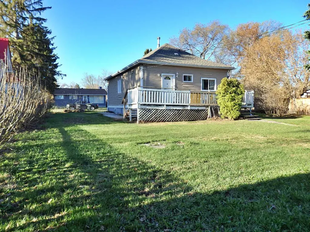 4812 51 Avenue Vermilion AB T9X 1T3