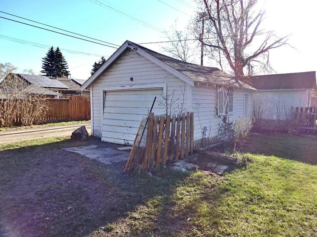 4812 51 Avenue Vermilion AB T9X 1T3