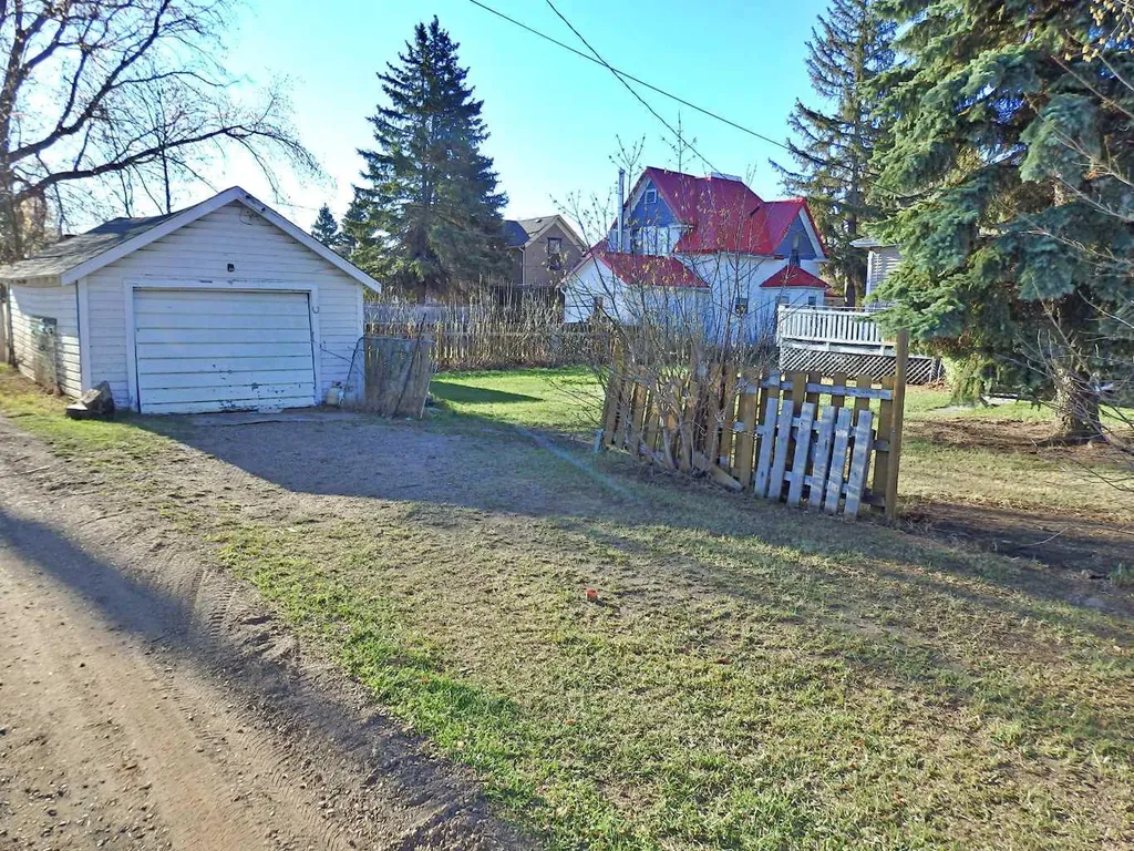 4812 51 Avenue Vermilion AB T9X 1T3