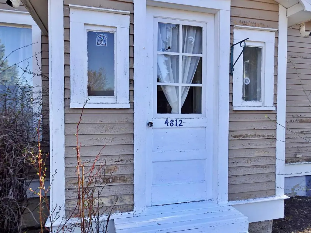 4812 51 Avenue Vermilion AB T9X 1T3