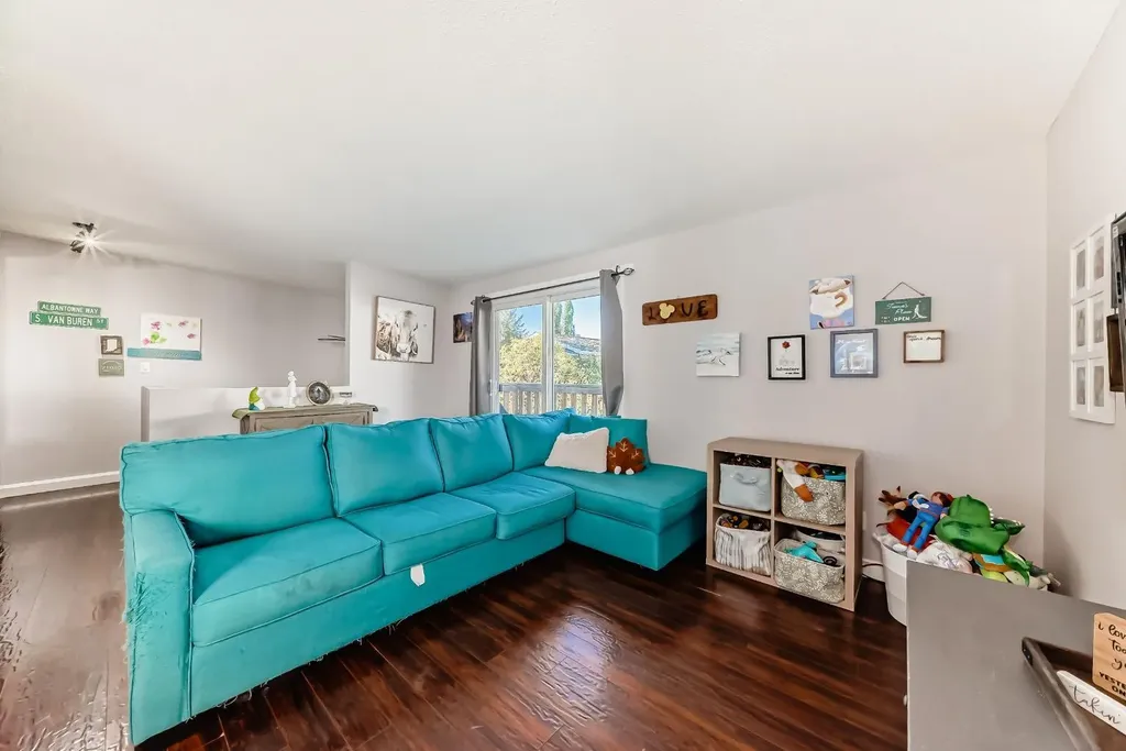 724D Raynard Crescent SE Calgary AB T2A 1X7