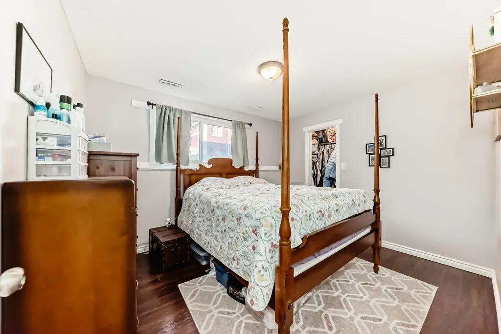 724D Raynard Crescent SE Calgary AB T2A 1X7