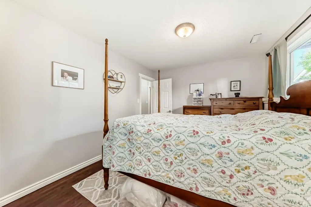 724D Raynard Crescent SE Calgary AB T2A 1X7