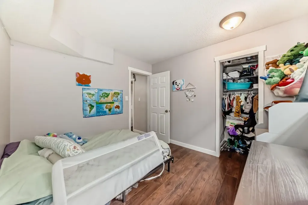 724D Raynard Crescent SE Calgary AB T2A 1X7