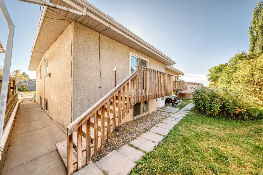 724D Raynard Crescent SE Calgary AB T2A 1X7