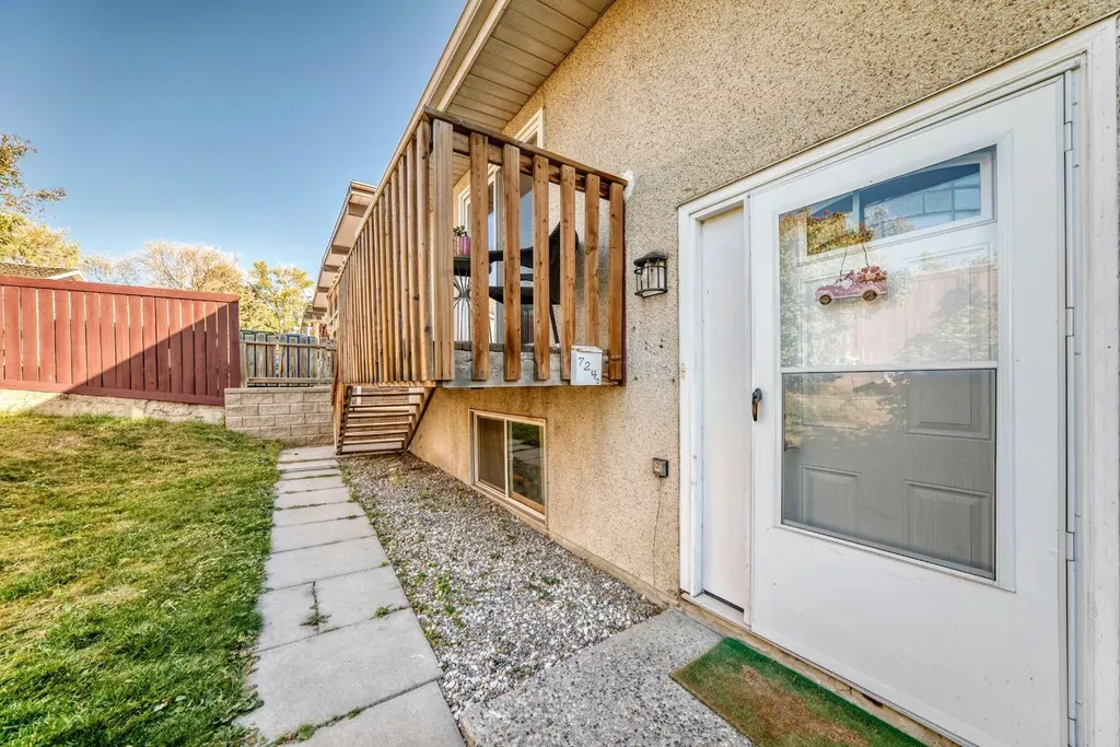 724D Raynard Crescent SE Calgary AB T2A 1X7