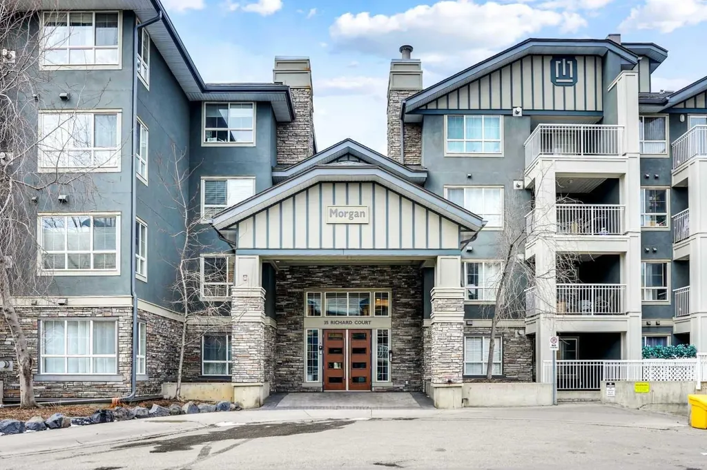 35 Richard Court SW Calgary AB T3E 7N9