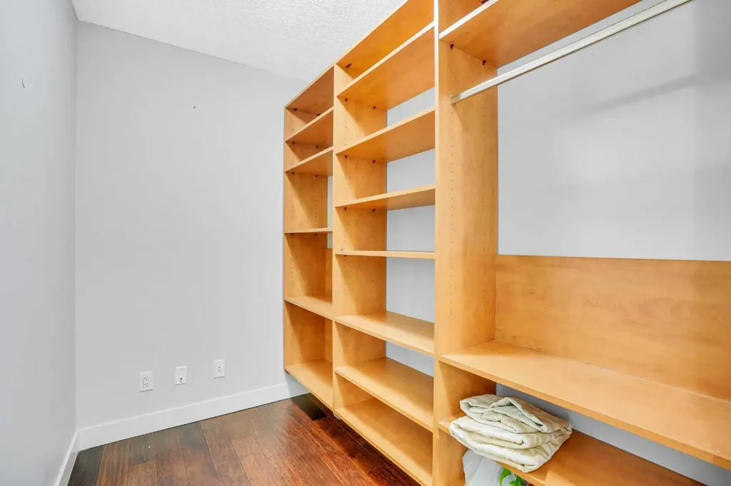 35 Richard Court SW Calgary AB T3E 7N9