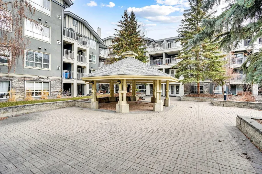 35 Richard Court SW Calgary AB T3E 7N9