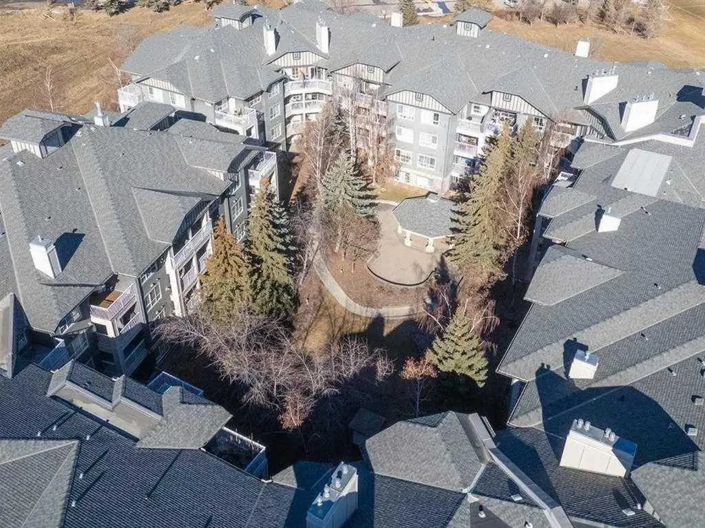 35 Richard Court SW Calgary AB T3E 7N9