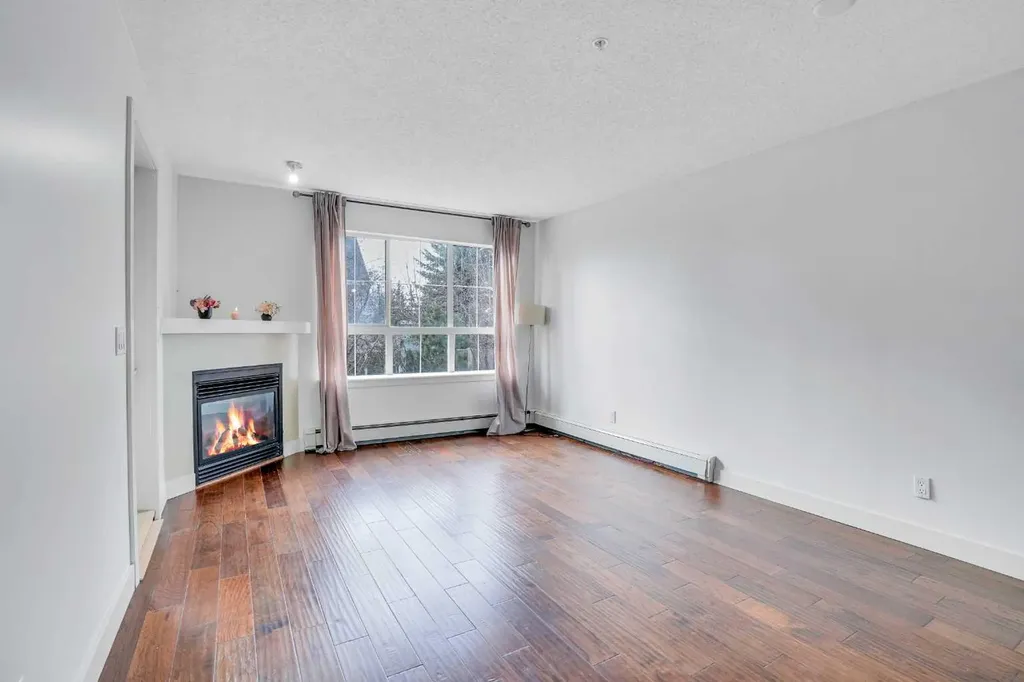 35 Richard Court SW Calgary AB T3E 7N9