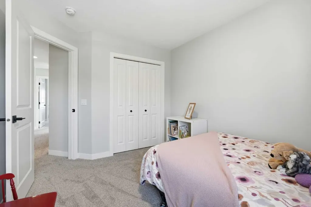 120 Treeline Manor SW Calgary AB T2Y 0R7