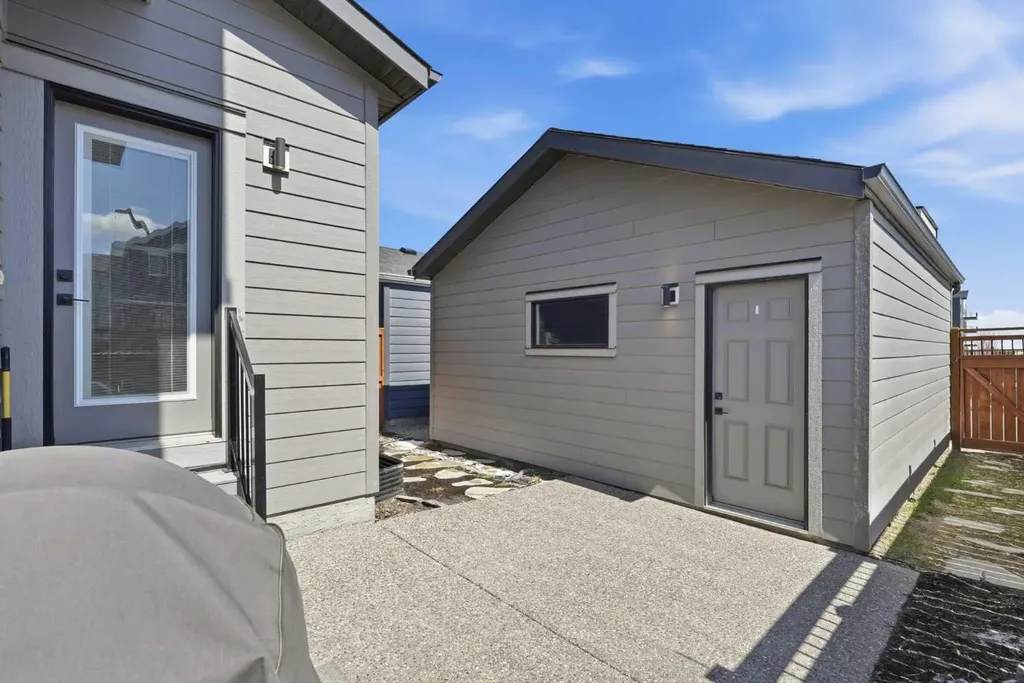 120 Treeline Manor SW Calgary AB T2Y 0R7