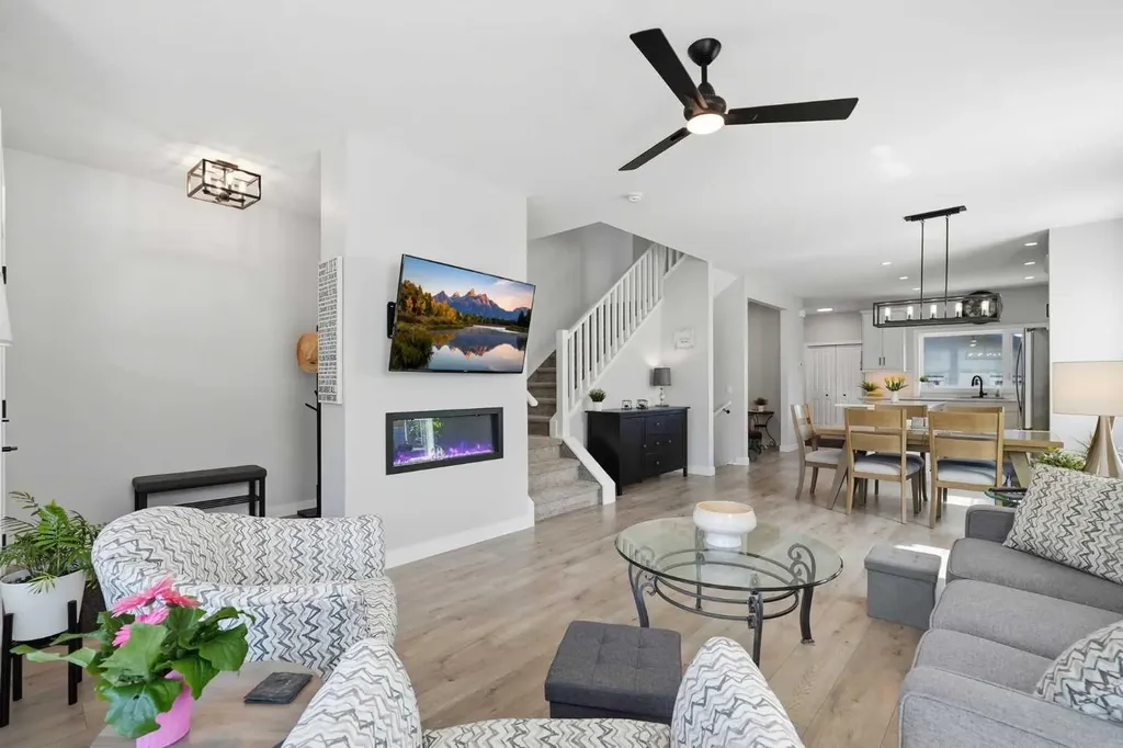 120 Treeline Manor SW Calgary AB T2Y 0R7