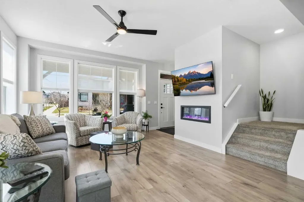 120 Treeline Manor SW Calgary AB T2Y 0R7