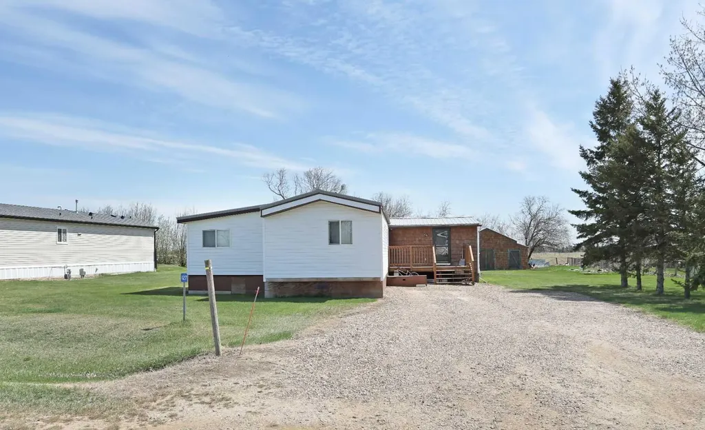 7 Prins Trailer Park Rural Newell County Of AB T1R 1B8