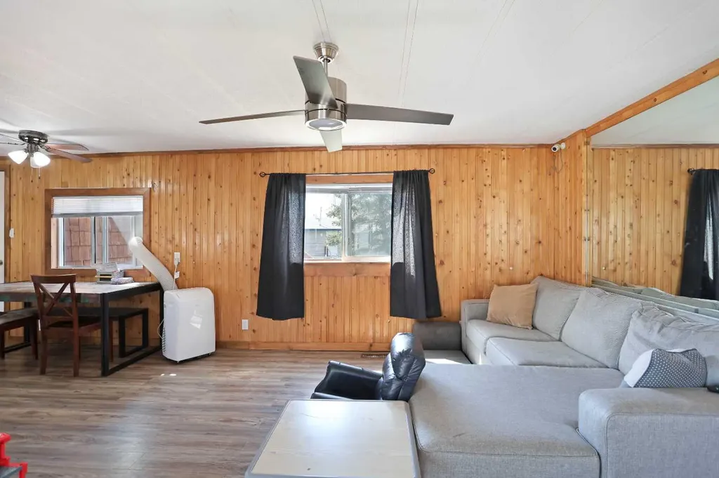 7 Prins Trailer Park Rural Newell County Of AB T1R 1B8