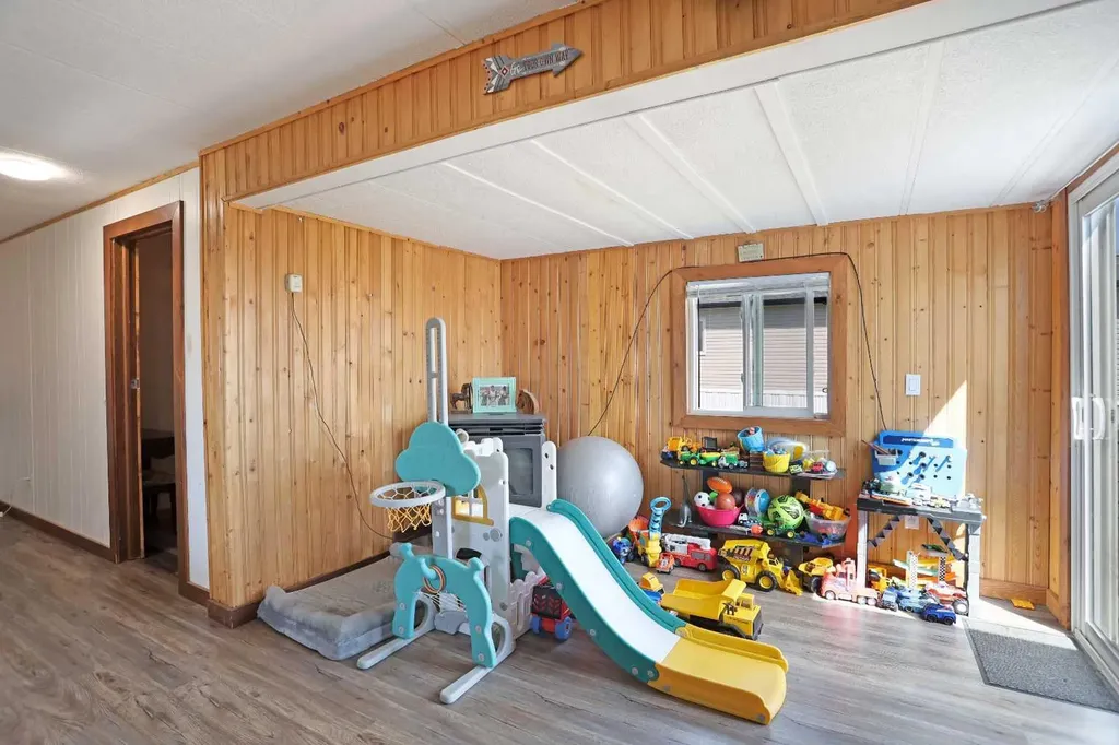 7 Prins Trailer Park Rural Newell County Of AB T1R 1B8