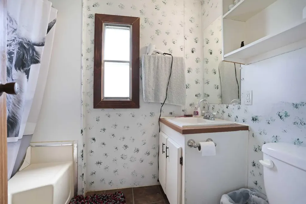 7 Prins Trailer Park Rural Newell County Of AB T1R 1B8