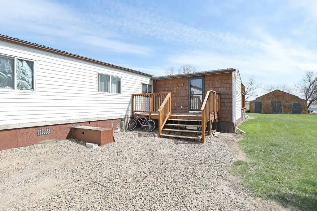 7 Prins Trailer Park Rural Newell County Of AB T1R 1B8