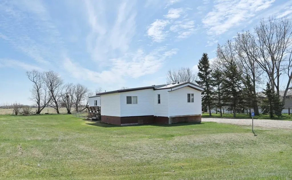 7 Prins Trailer Park Rural Newell County Of AB T1R 1B8