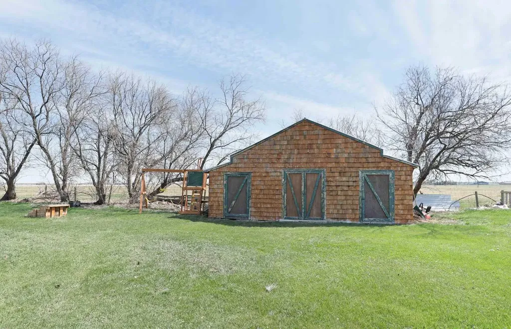 7 Prins Trailer Park Rural Newell County Of AB T1R 1B8