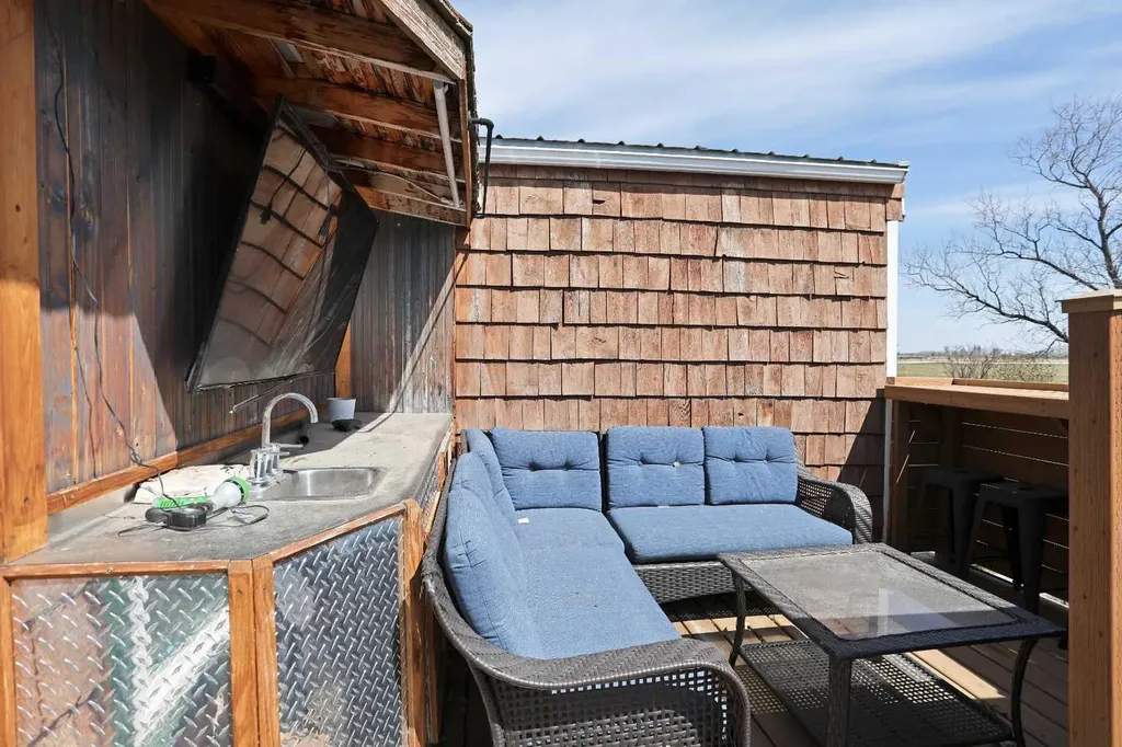 7 Prins Trailer Park Rural Newell County Of AB T1R 1B8