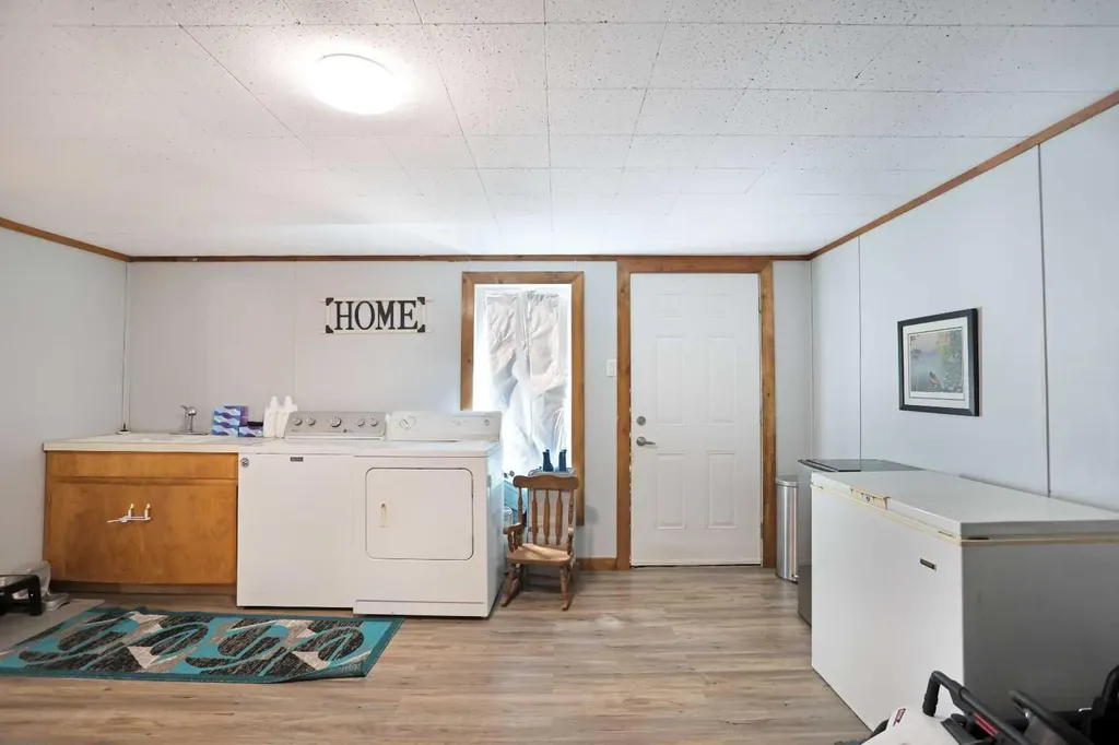 7 Prins Trailer Park Rural Newell County Of AB T1R 1B8