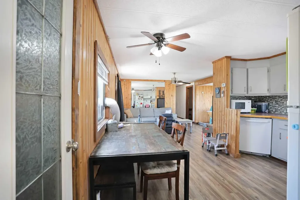 7 Prins Trailer Park Rural Newell County Of AB T1R 1B8