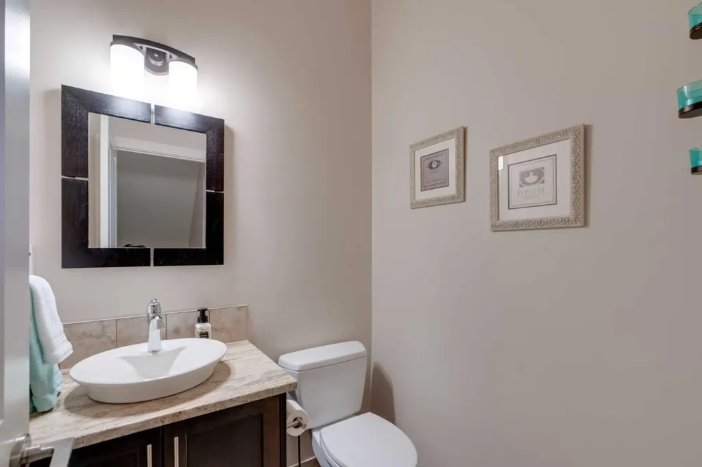 309 15 Avenue NE Calgary AB T2E 1H3