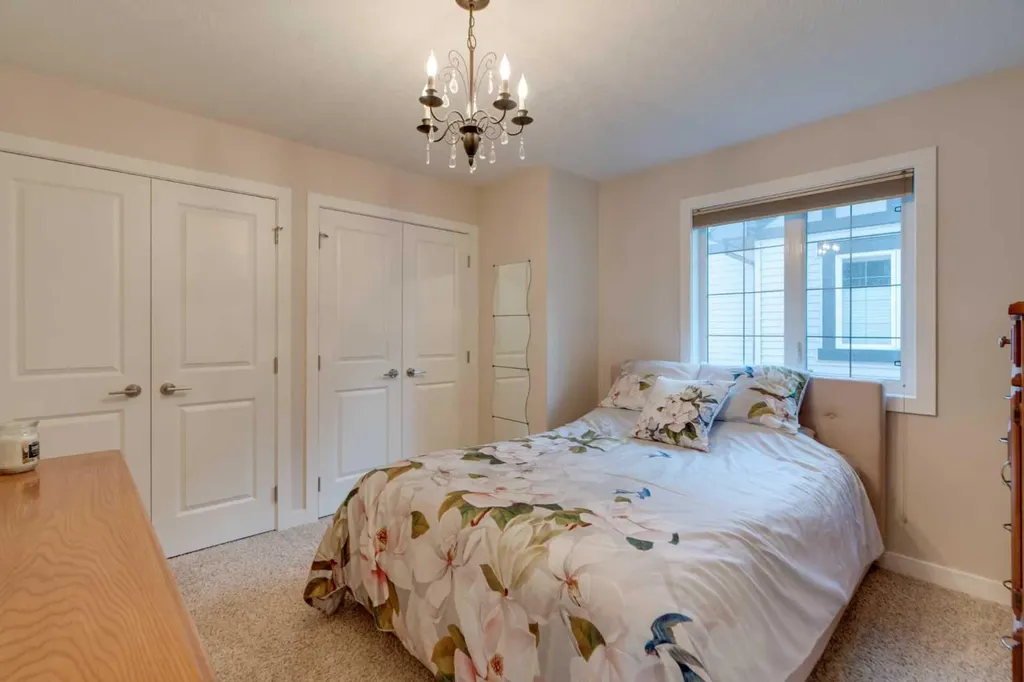 309 15 Avenue NE Calgary AB T2E 1H3