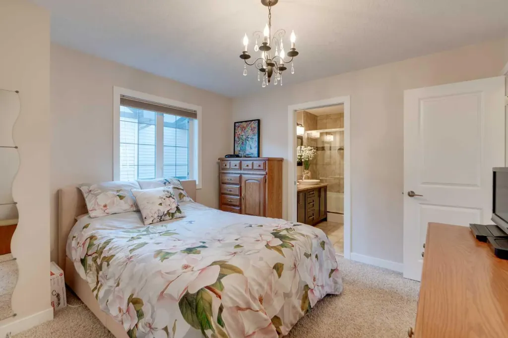 309 15 Avenue NE Calgary AB T2E 1H3