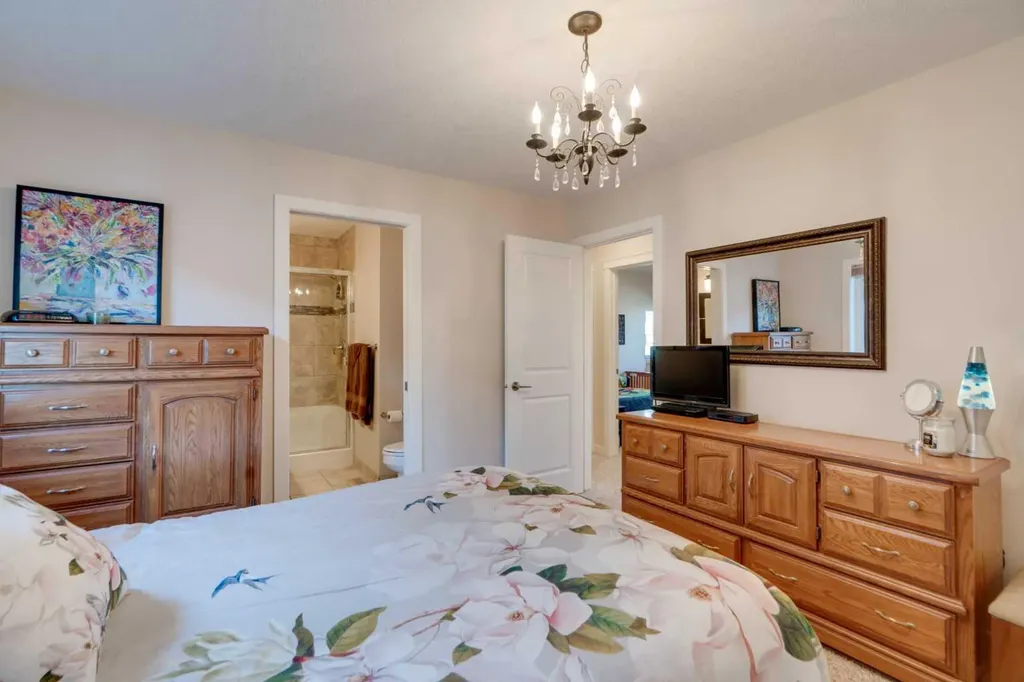 309 15 Avenue NE Calgary AB T2E 1H3