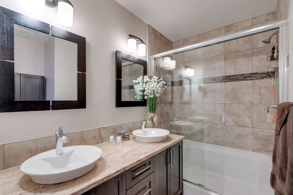 309 15 Avenue NE Calgary AB T2E 1H3