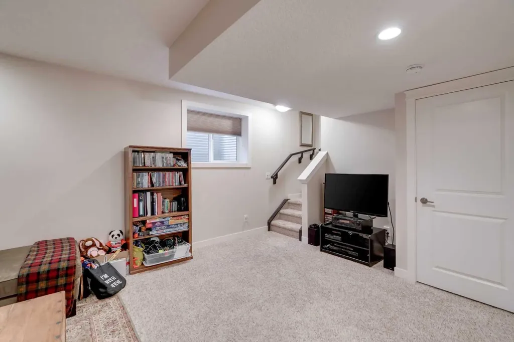 309 15 Avenue NE Calgary AB T2E 1H3