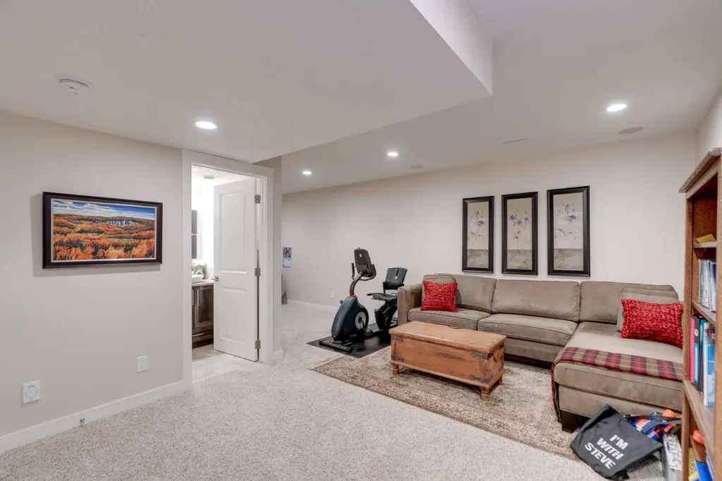 309 15 Avenue NE Calgary AB T2E 1H3