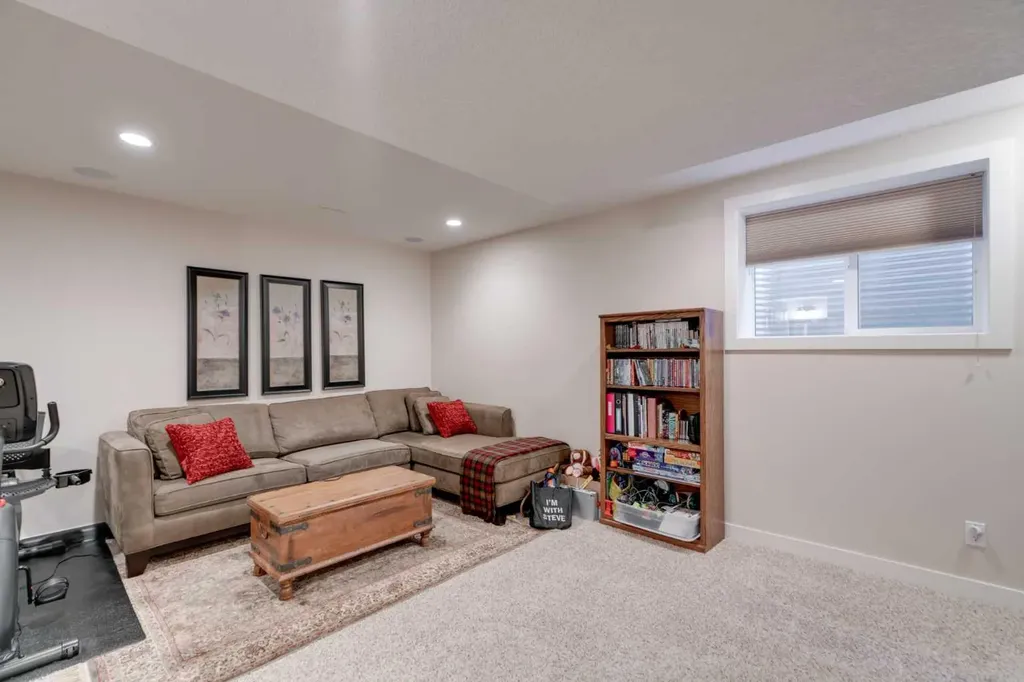 309 15 Avenue NE Calgary AB T2E 1H3