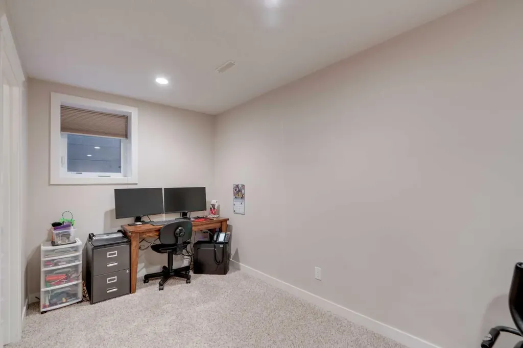 309 15 Avenue NE Calgary AB T2E 1H3