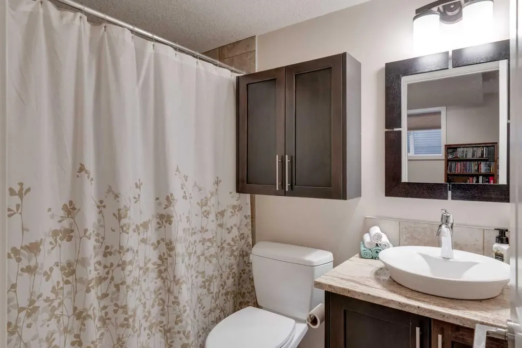309 15 Avenue NE Calgary AB T2E 1H3