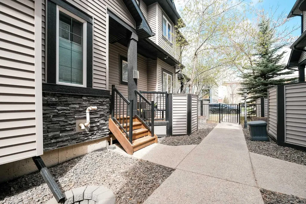 309 15 Avenue NE Calgary AB T2E 1H3
