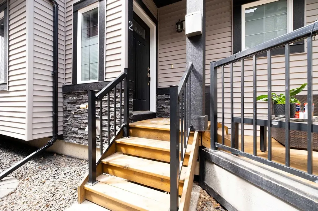 309 15 Avenue NE Calgary AB T2E 1H3