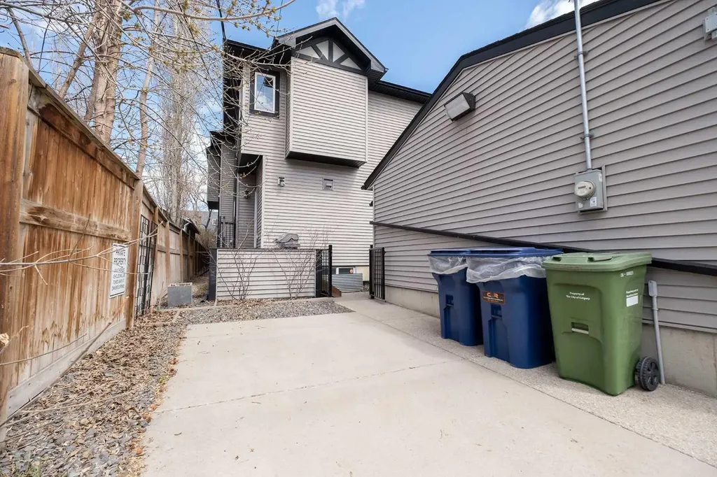 309 15 Avenue NE Calgary AB T2E 1H3